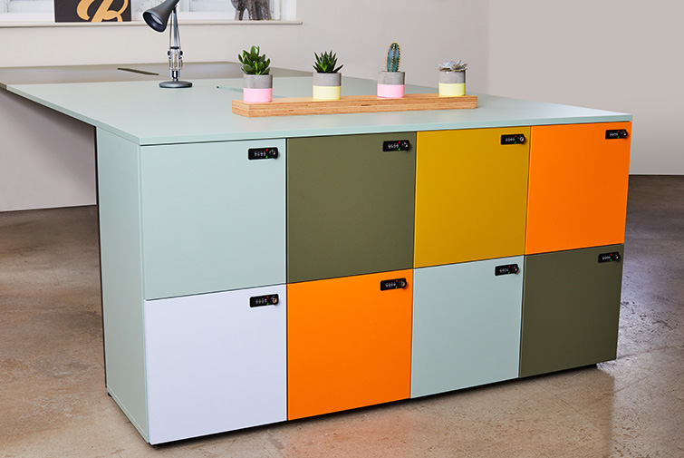 Armoire sur mesure dans différents décors stratifiés