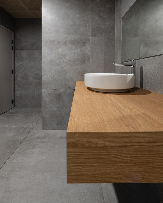 toilet cabinet in scratch-resistant oak 