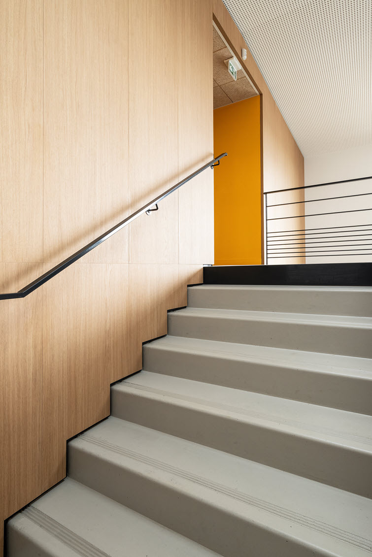 Office staircase in elegant oak imitation Unilin Master Oak