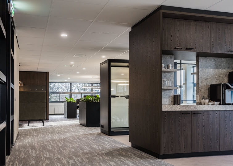 The office's spacious layout in blocks gives it a dynamic feel